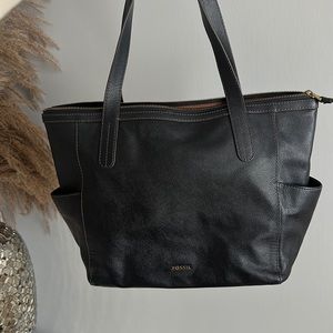 Fossil Leather tote black with zipper opening